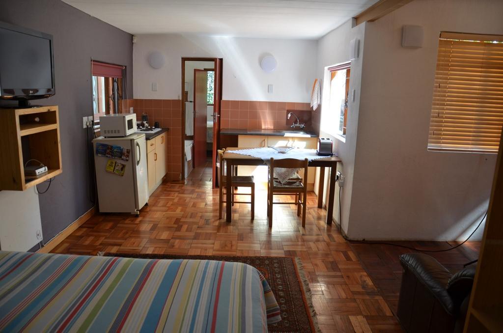 Bed & Breakfast In Hatfield Pretoria-Noord Chambre photo